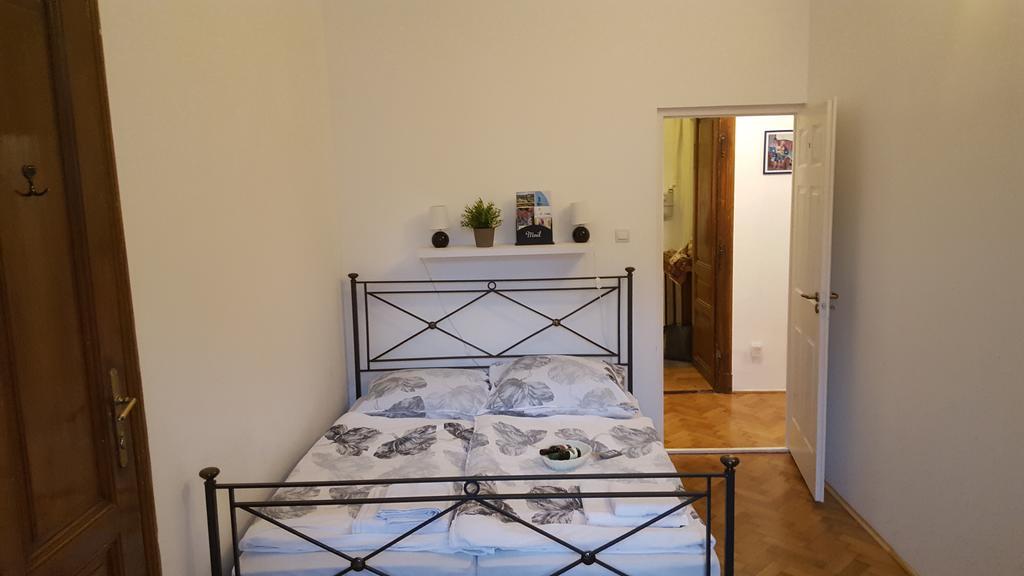 Varkeruelet Apartman ショプロン エクステリア 写真